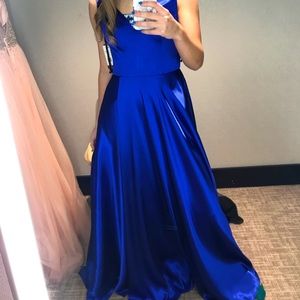 Bloomingdale’s Evening/ Prom gown